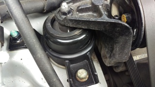 Замена опоры двигателя Suzuki Alto  в Жуковском